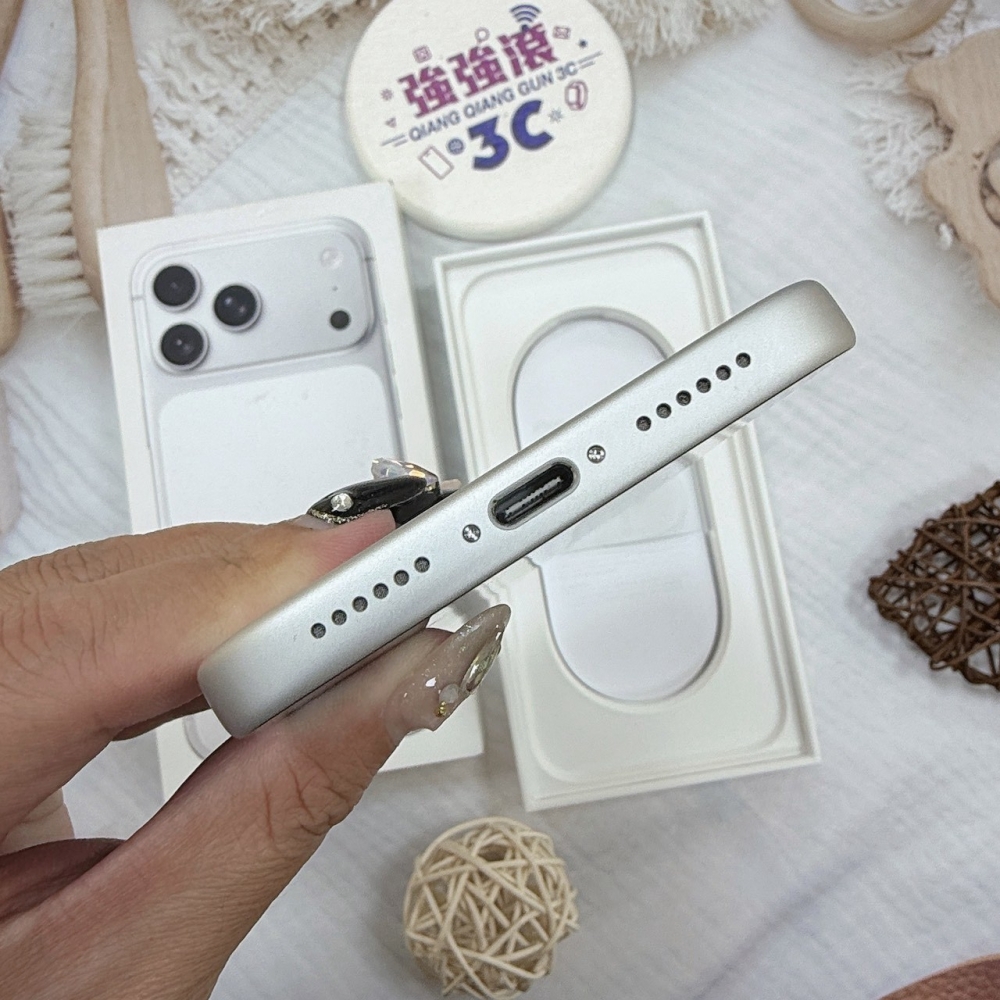 歸仁- 二手 iPhone 17 pro max 256G 銀色*13031（原廠保內）