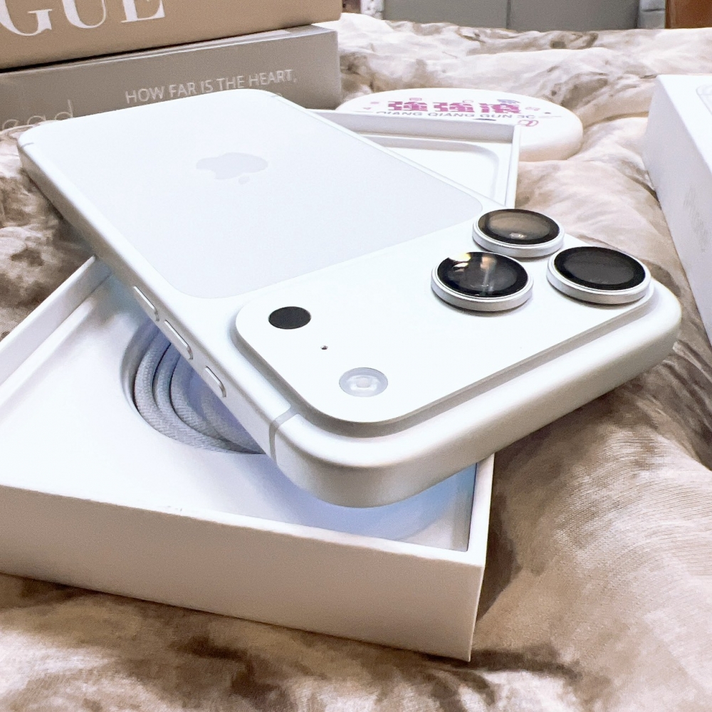 二手iPhone 17 pro max 256G 銀色*68060(原廠保內)