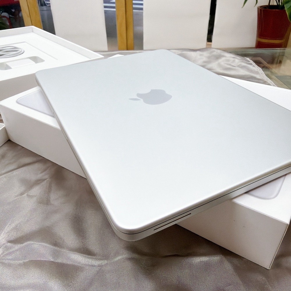 鹽行-二手 MACBOOK NEO 256G 銀色 #7NG7W(原廠保固)