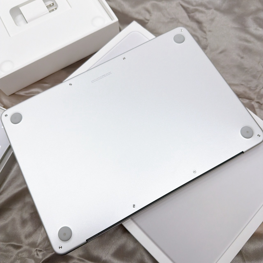 鹽行-二手 MACBOOK NEO 256G 銀色 #7NG7W(原廠保固)