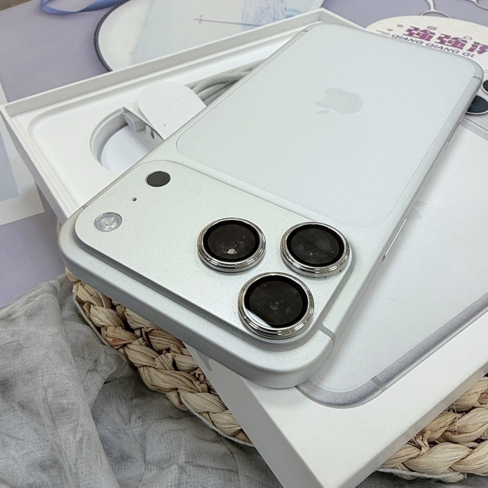 歸仁- 二手 iPhone 17 pro max 256 銀色*06663(原廠保內)