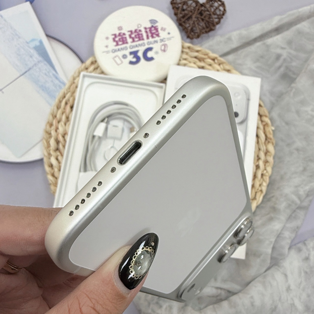歸仁- 二手 iPhone 17 pro max 256 銀色*06663(原廠保內)