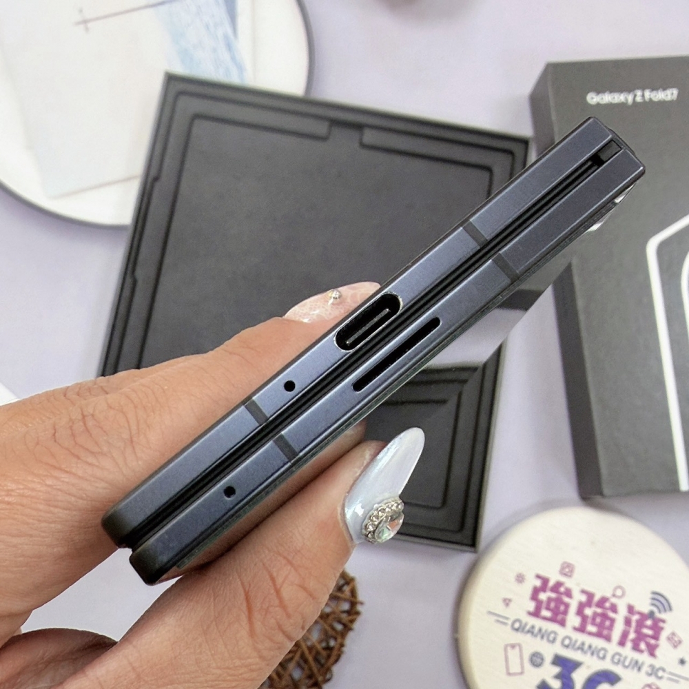 歸仁- 二手三星 Z Fold 7 12+256G 鈦黑色*74898（店家保90天）