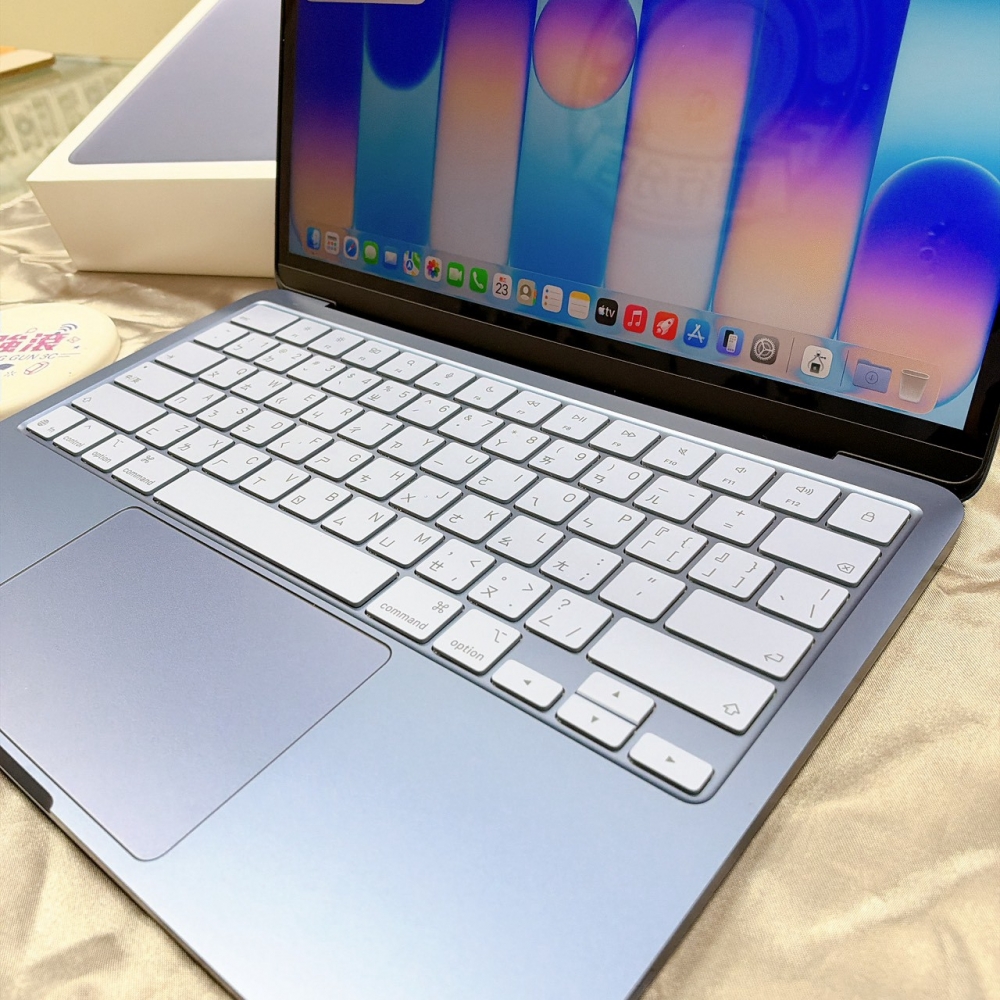 鹽行-二手 macbook Neo 8+256G 藍色 #W9F5J（原廠保固）