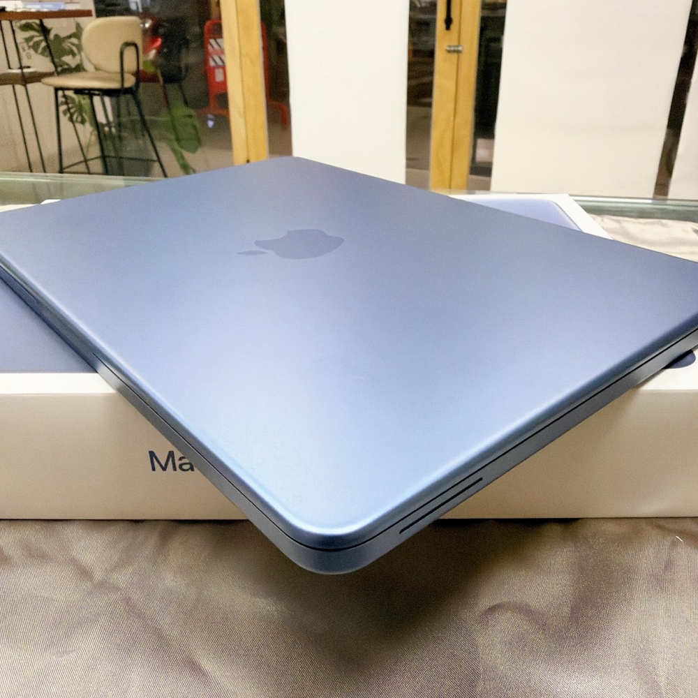 鹽行-二手 macbook Neo 8+256G 藍色 #W9F5J（原廠保固）