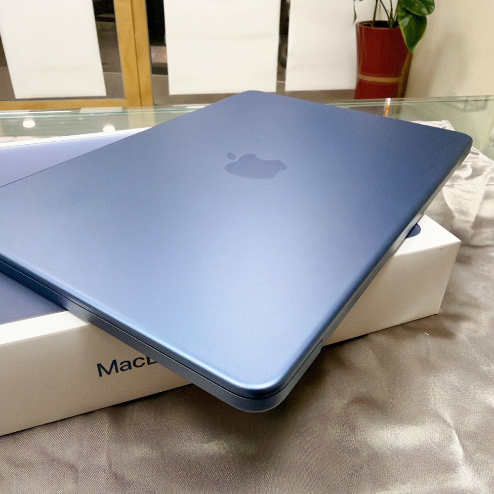 鹽行-二手 macbook Neo 8+256G 藍色 #W9F5J（原廠保固）