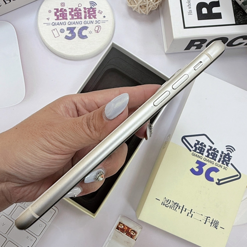 歸仁- 二手iPhone 11 128G 白色*93126(店家保90天)