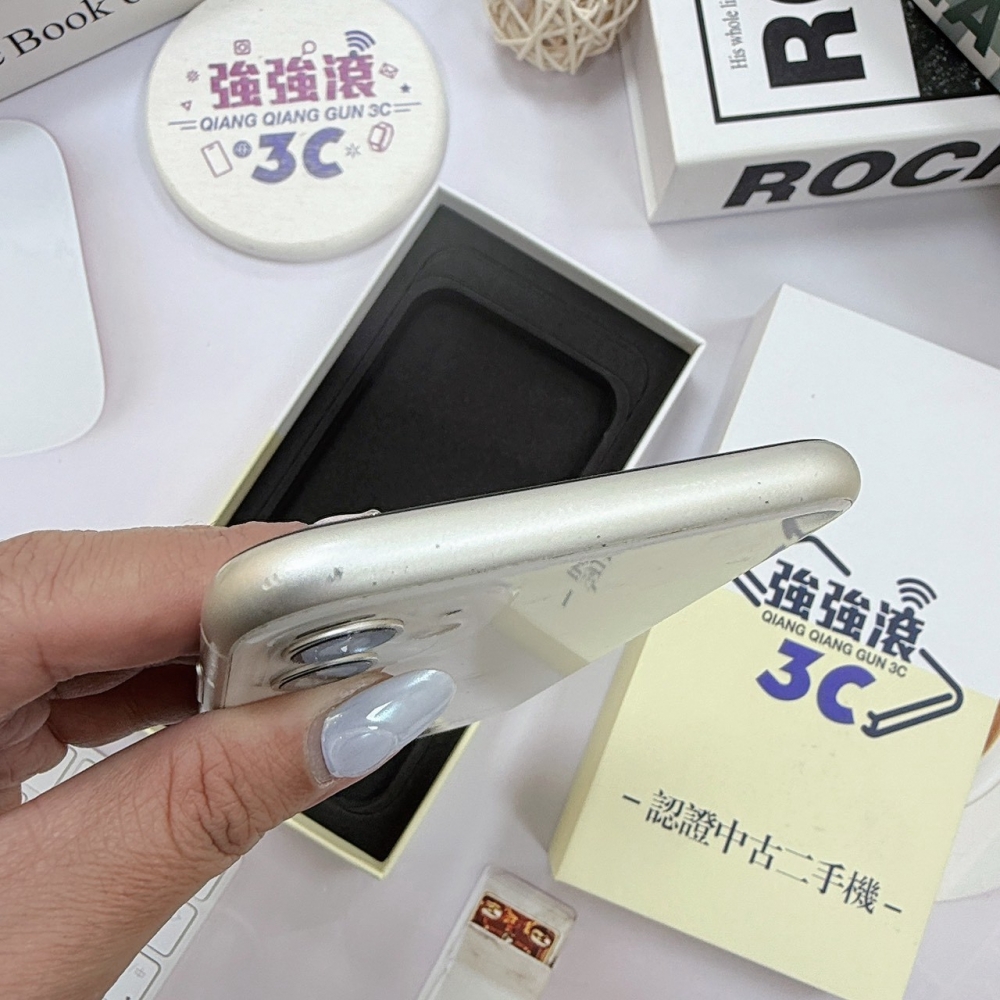 歸仁- 二手iPhone 11 128G 白色*93126(店家保90天)