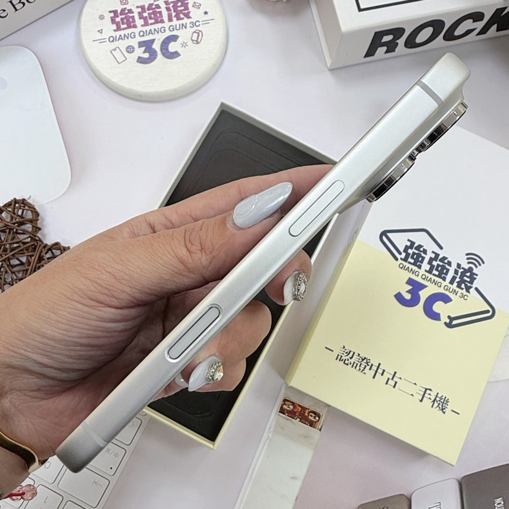 歸仁- 二手iPhone 17pro 256G 白色*97639（原廠保內）