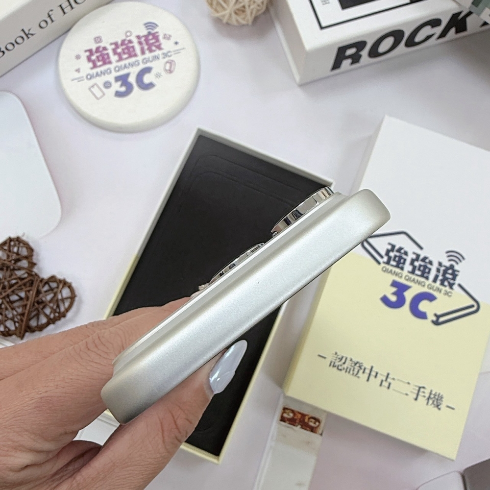 歸仁- 二手iPhone 17pro 256G 白色*97639（原廠保內）