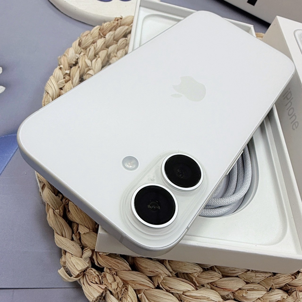 歸仁- 二手iphone17 256G 白色*65757（原廠保內）