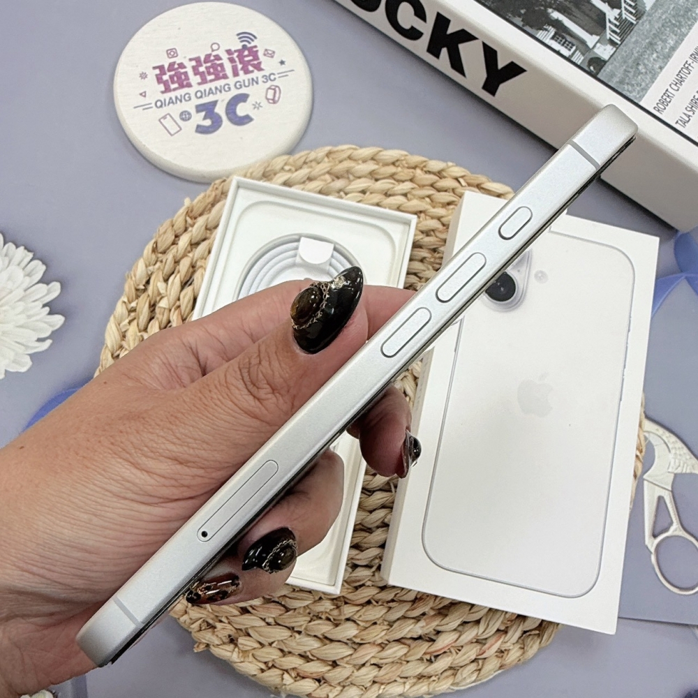 歸仁- 二手iphone17 256G 白色*65757（原廠保內）