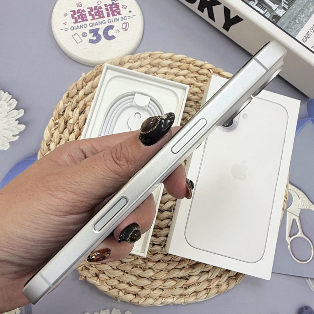 歸仁- 二手iphone17 256G 白色*65757（原廠保內）