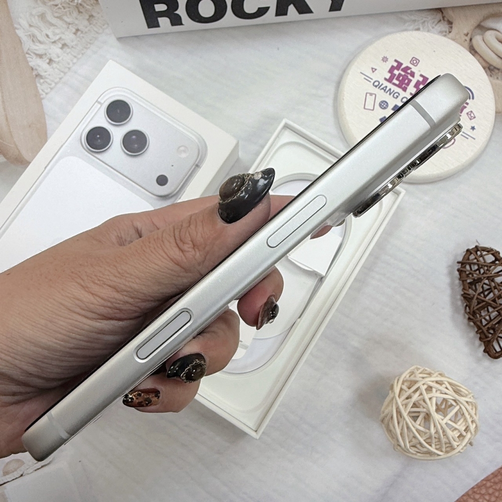 歸仁- 二手iphone17 pro 256G 銀色*87472（店家保365天）
